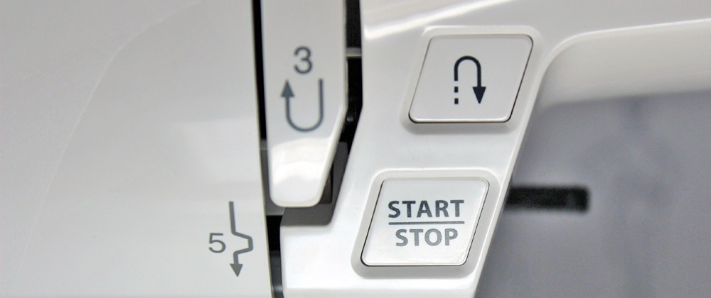 Komputerowa maszyna do szycia Elna 550 eX, 560 eX, 570 eX - recenzja serii eXperience - przycisk start/stop