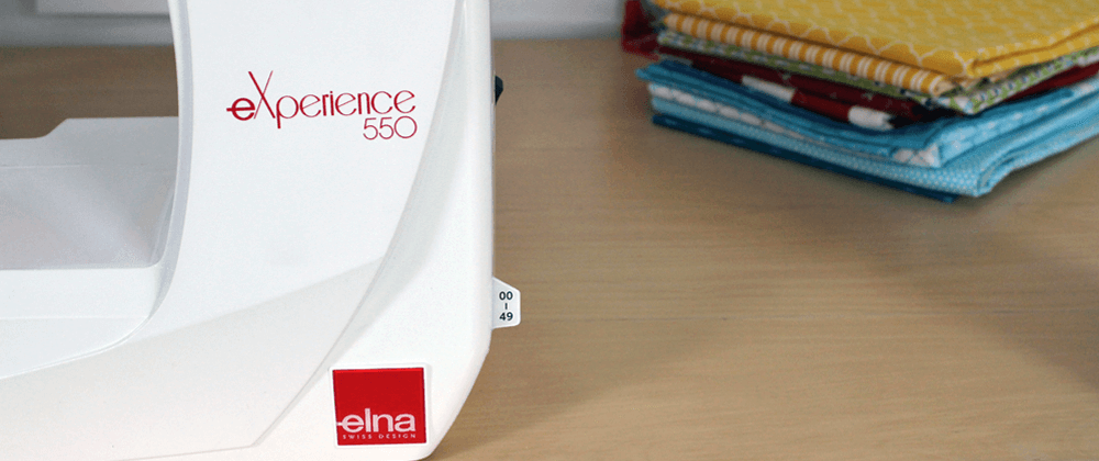 Komputerowa maszyna do szycia Elna 550 eX, 560 eX, 570 eX - recenzja serii eXperience - chowana i wysuwana karta ściegów w maszynie Elna 550 eX